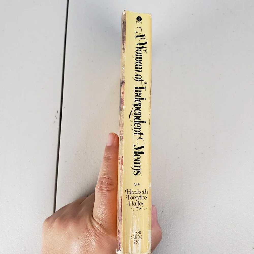 A Woman of Independent Means Elizabeth Forsythe Hailey 1979 Avon Paperback Novel